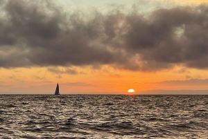 Funchal: Crociere private in barca a vela all'alba, al tramonto e al chiaro di luna