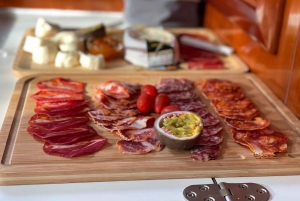 Funchal: Crociere private in barca a vela all'alba, al tramonto e al chiaro di luna