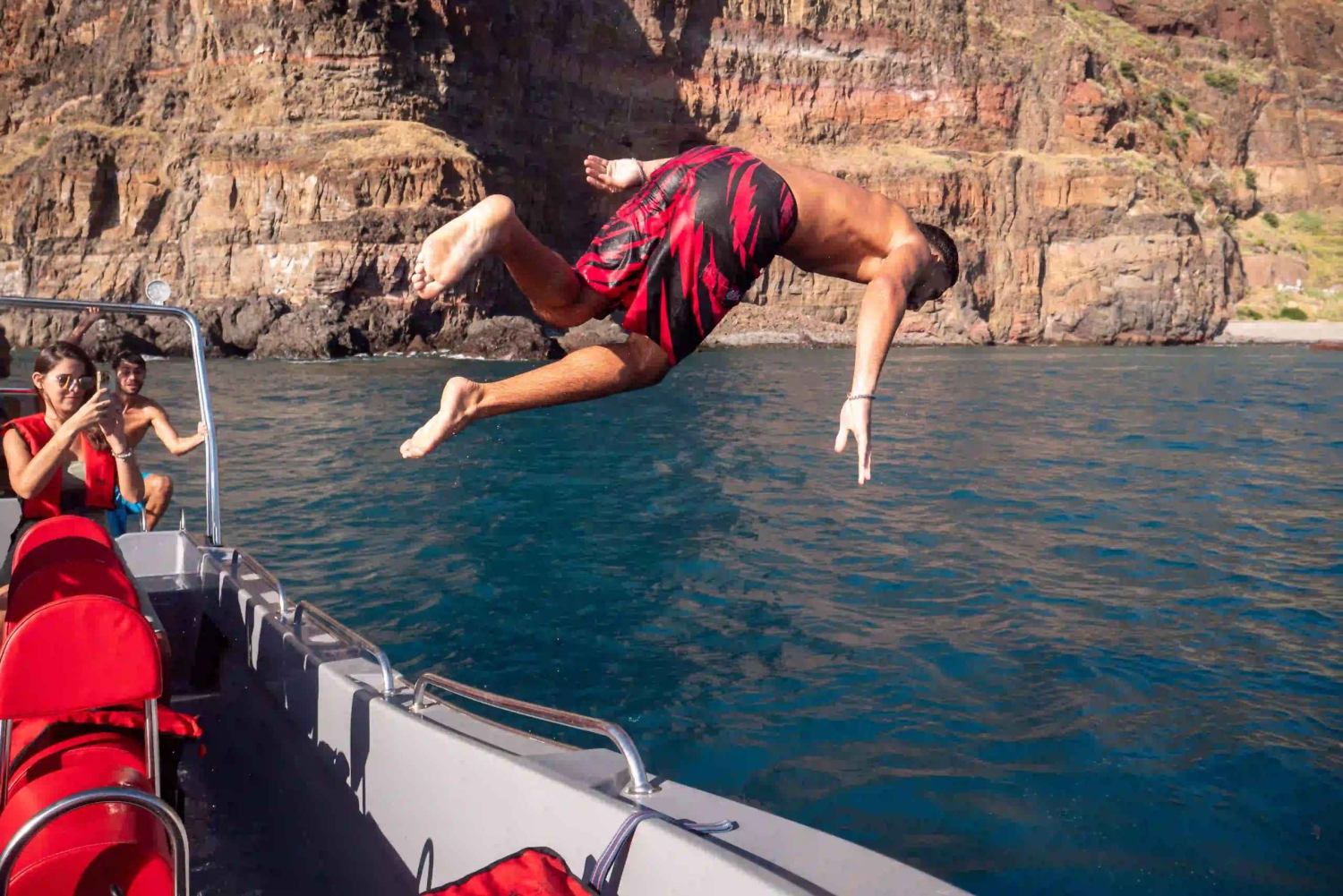 Funchal: in motoscafo VEDERE L'ISOLA E LA VITA IN MARE