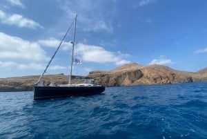 Funchal: Sunrise Private Sailing Trip with Breakfast