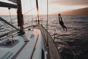 Funchal: Sunset Sailing Private Tour