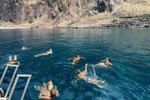 Funchal: Sunset Tour on Traditional Madeiran Boat w/ Drinks