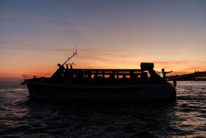 Lissabon: Aftenbådtur med DJ og åben bar