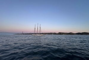 Lisbon: Schooner Sunset Tour with Welcome Drink