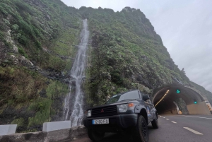Safari em jipe 4x4 na Madeira: Porto Moniz, piscinas de lava e Fanal