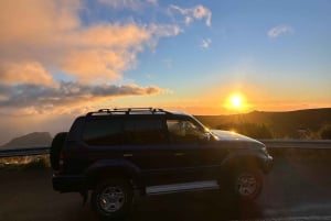 マデイラ島：村を訪れるクリスマスライト・ジープツアー