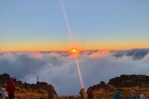 Madeira: Heavenly Sunset Pico do Arieiro with Snacks & Wine