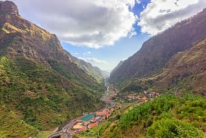 マデイラ島：自然のプールと崖を巡る西後期ツアー