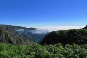 Madeira : Nunnedalarna och Pico Areeiro 4X4-tur