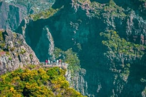 Madeira: ARIEIRO PEAK, SANTANA, PONTA SÃO LOURENÇO JEEP TOUR