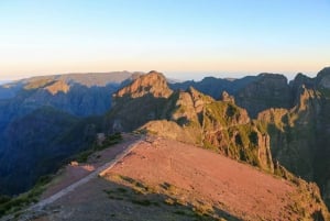 Madeira: Pico do Arieiro to Pico Ruivo Guided Hike