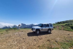 Madère : Excursion privée en Jeep 4x4 dans les pics pittoresques et Skywalk