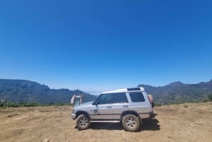 Madère : Excursion privée en Jeep 4x4 dans les pics pittoresques et Skywalk