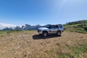 Madeira: Picturesque Peaks and Skywalk private 4x4 Jeep tour