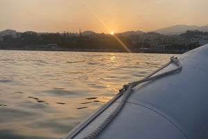 Madera: prywatna wycieczka łodzią wzdłuż wybrzeża z aktywnościami wodnymi