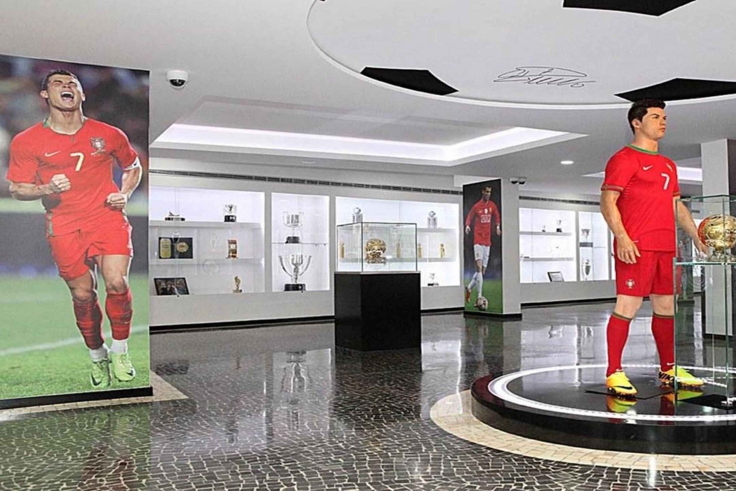 Madeira: Private Cristiano Ronaldo Tour with CR7 Museum