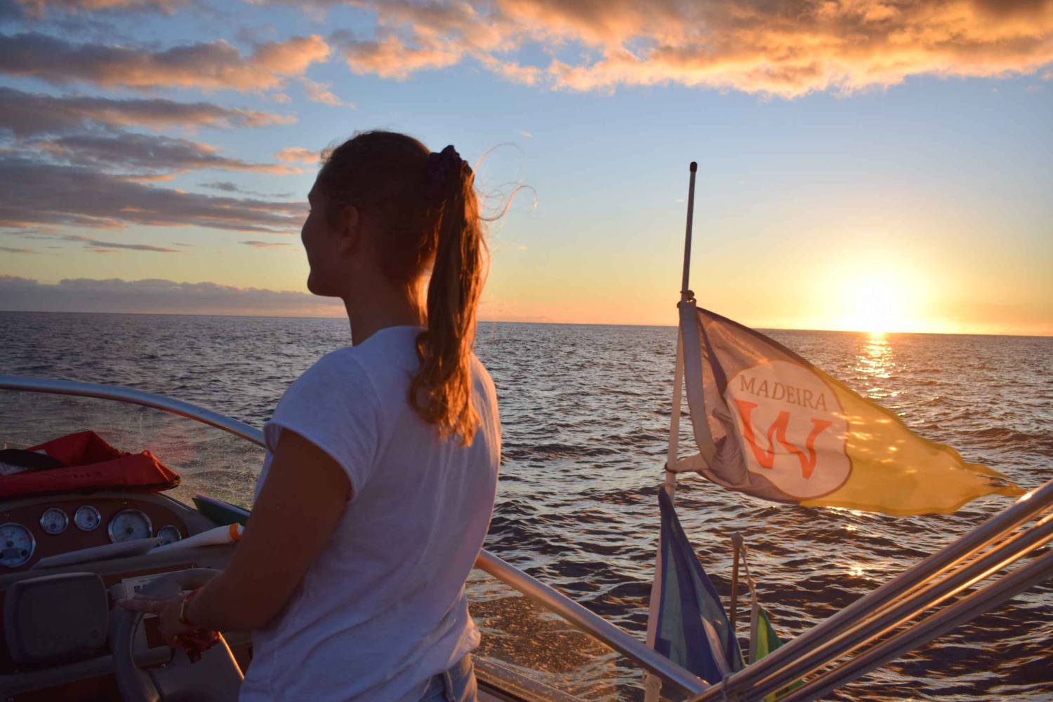 Madeira: Private Yachttour bei Sonnenuntergang mit Schnorcheln und Wein