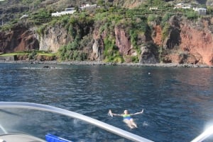 Madeira: Private Yachttour bei Sonnenuntergang mit Schnorcheln und Wein