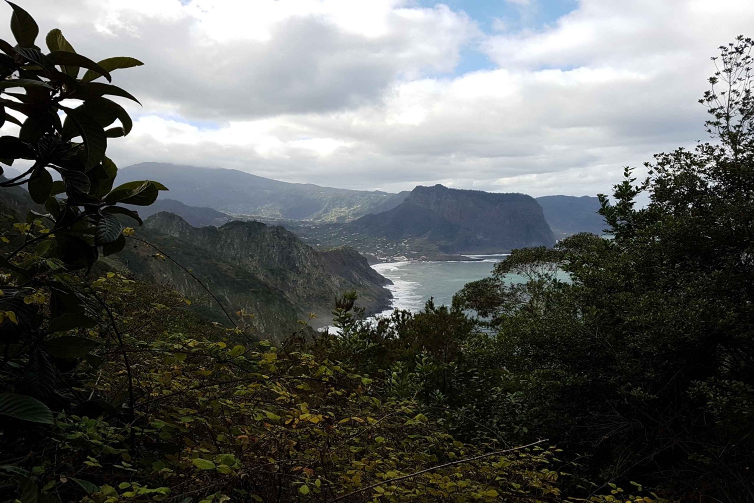 マデイラ：プライベート ヴェレダ ド ララノ ハイキング