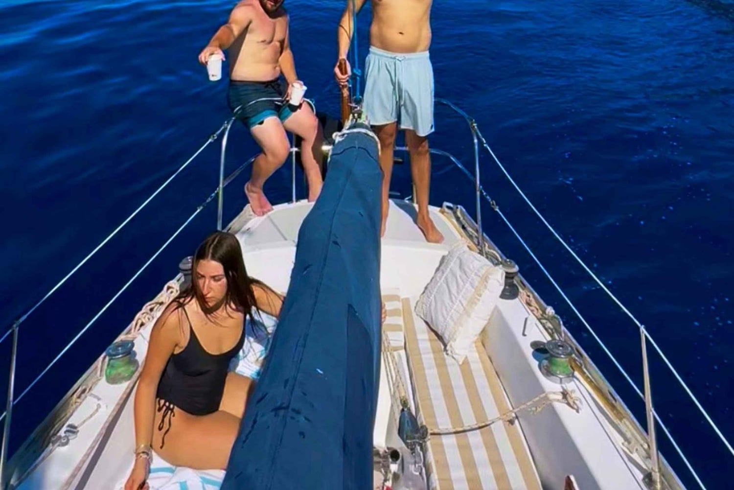 マデイラ島：魅惑の海岸セーリングツアーをお楽しみください