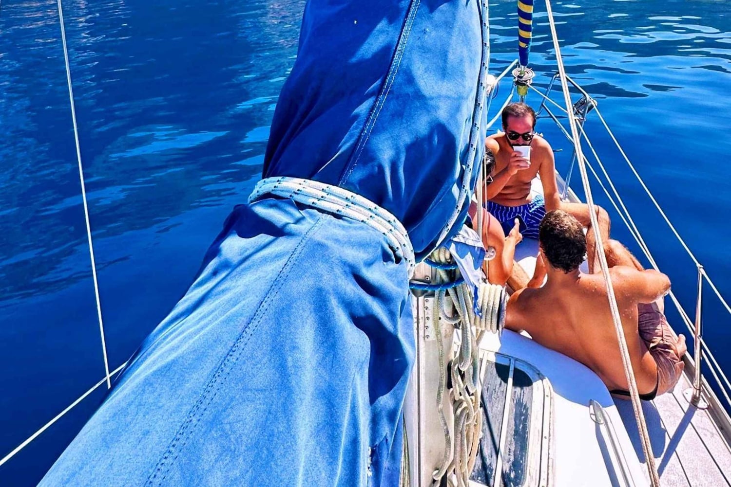 マデイラ島：魅惑の海岸セーリングツアーをお楽しみください