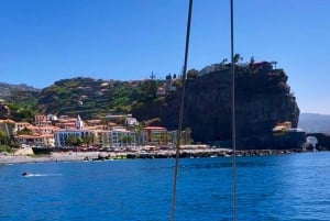 マデイラ島：魅惑の海岸セーリングツアーをお楽しみください