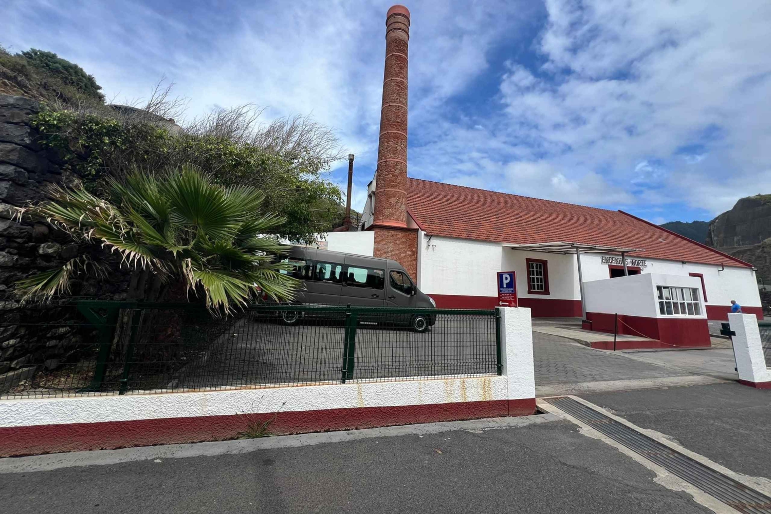 マデイラ・ツアー-サンタナ・イースト・ツアー 藁葺き屋根の家々