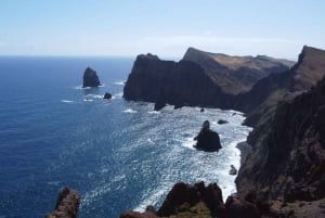 Madeira: West and East Madeira Tour with Snacks and Drinks