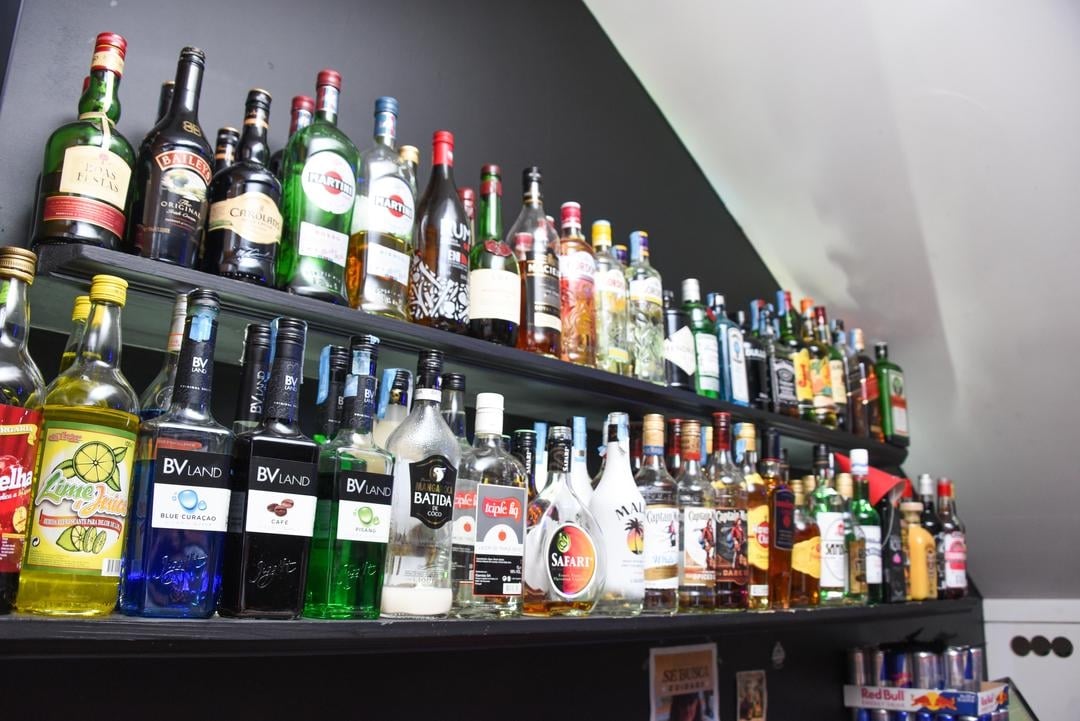 Mega Outlet Bar
