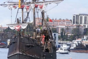 Funchal: Piratskibskrydstogt med vin- og honningkagesmagning