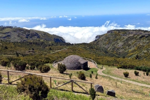 Pico do Arieiro in 4h: Immersive Private Jeep Experience