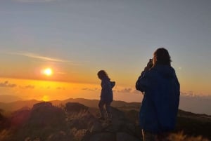 Pico do Arieiro: Private 4x4 Sunrise Trip with Hot Drinks