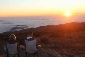 Pico do Arieiro: Private 4x4 Sunrise Trip with Hot Drinks