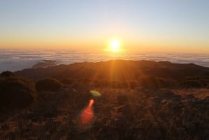 Pico do Arieiro: Private 4x4 Sunrise Trip with Hot Drinks