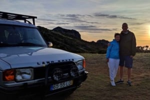 Pico do Arieiro: Private 4x4 Sunrise Trip with Hot Drinks