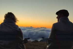 Pico do Arieiro: Private 4x4 Sunrise Trip with Hot Drinks