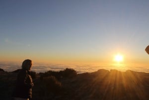 Pico do Arieiro: Private 4x4 Sunrise Trip with Hot Drinks