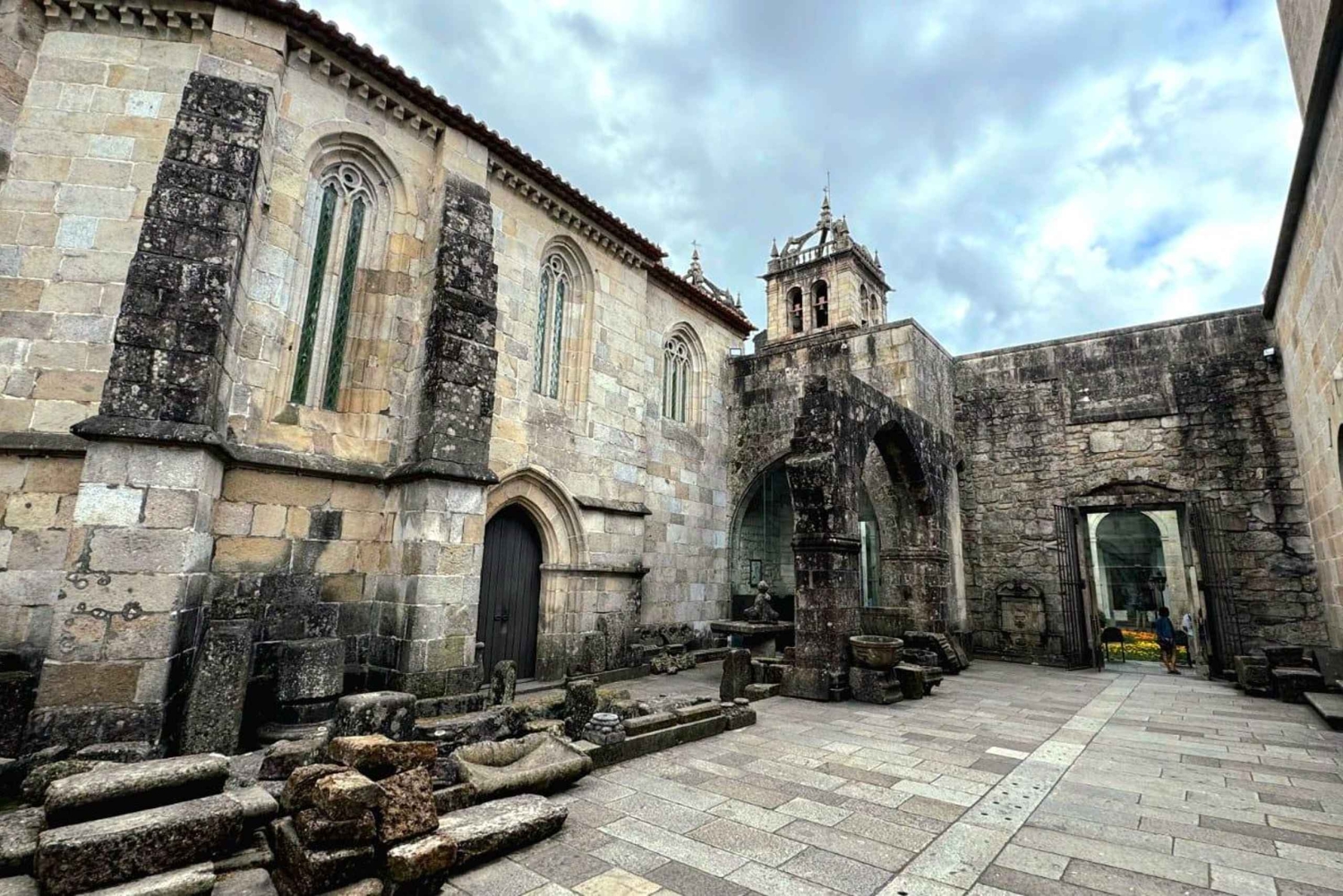 Porto: Tagestour in kleiner Gruppe nach Braga und Guimarães mit Mittagessen