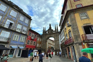 Porto: Tagestour in kleiner Gruppe nach Braga und Guimarães mit Mittagessen