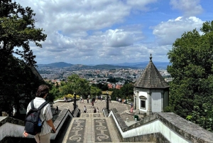Porto: Tagestour in kleiner Gruppe nach Braga und Guimarães mit Mittagessen
