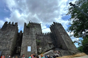 Porto: Tagestour in kleiner Gruppe nach Braga und Guimarães mit Mittagessen