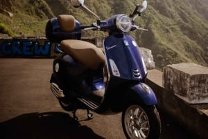 Tour privado de Vespa pelo oeste - Seixal, São Vicente, Porto Moniz (4 horas)