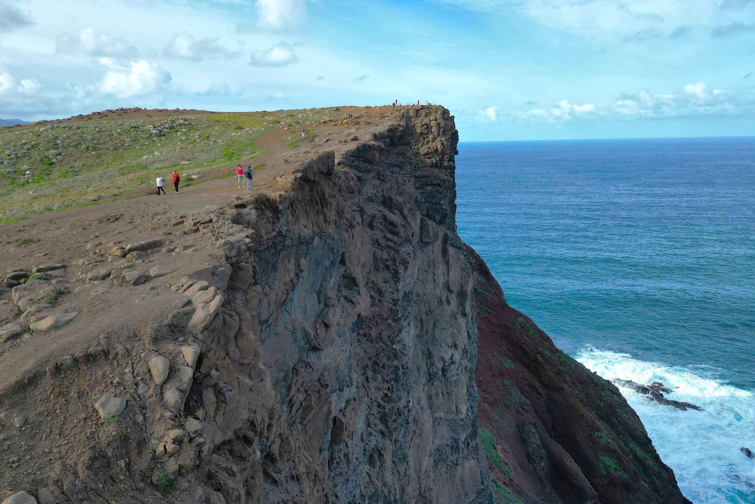 The Whisper Of The East, Santana & Pico do Arieiro Jeep Tour