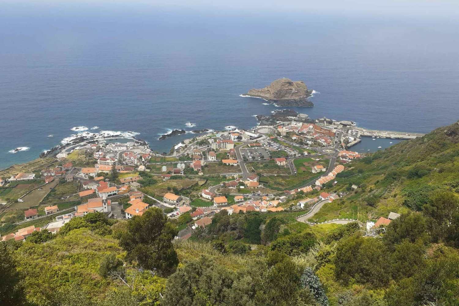 Vest-Madeira: Laurbærskog, foss, steinbassenger, tur