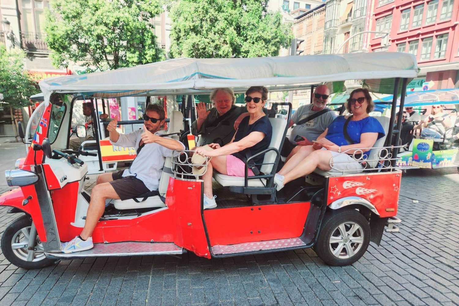 Tuk Tuk-tur 1,5 timmar i Madrid