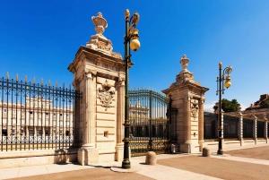 Afernoon Royal Palace spring køen over og historisk tur