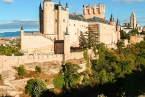 Alcázar och historiska Segovia & Toledo Tour från Madrid