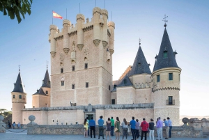 Alcázar och historiska Segovia & Toledo Tour från Madrid
