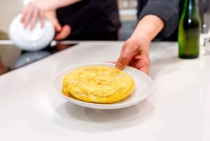 Un'autentica lezione di cucina di tapas in un ristorante privato a Madrid