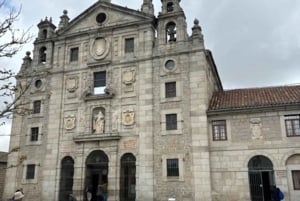 Avila ja Segovia: Avila: Yksityinen minibussikierros Madridista